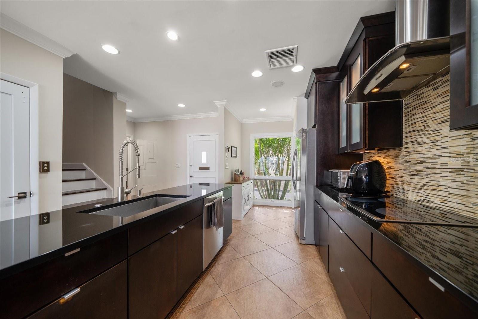 HAWTHORNE POINT CONDO APT - Residential