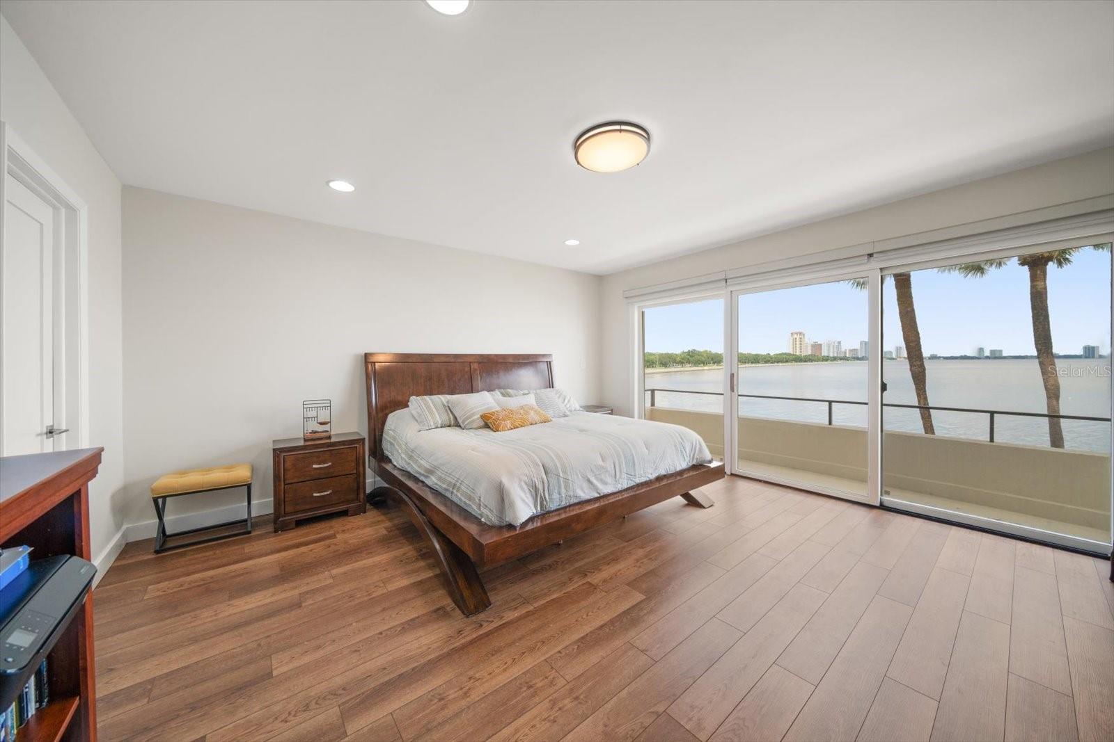 HAWTHORNE POINT CONDO APT - Residential