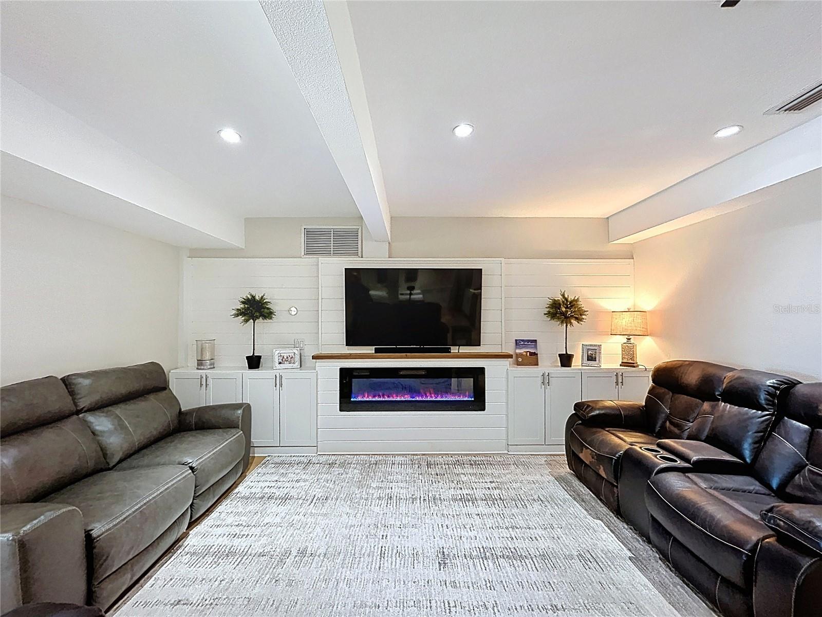CONNERS LAKEFRONT ESTATES - Residential