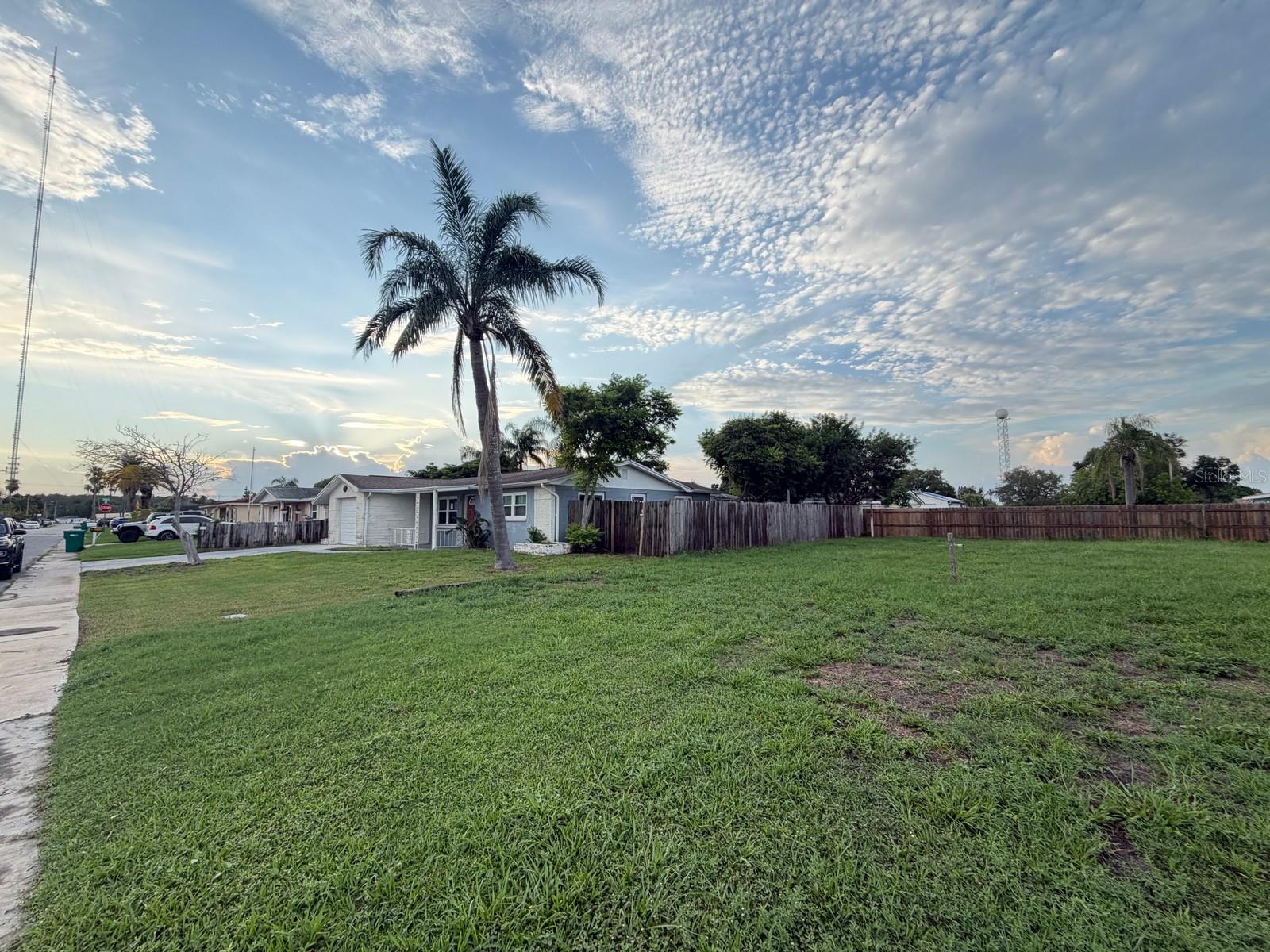 3221 ROXBURY DRIVE
