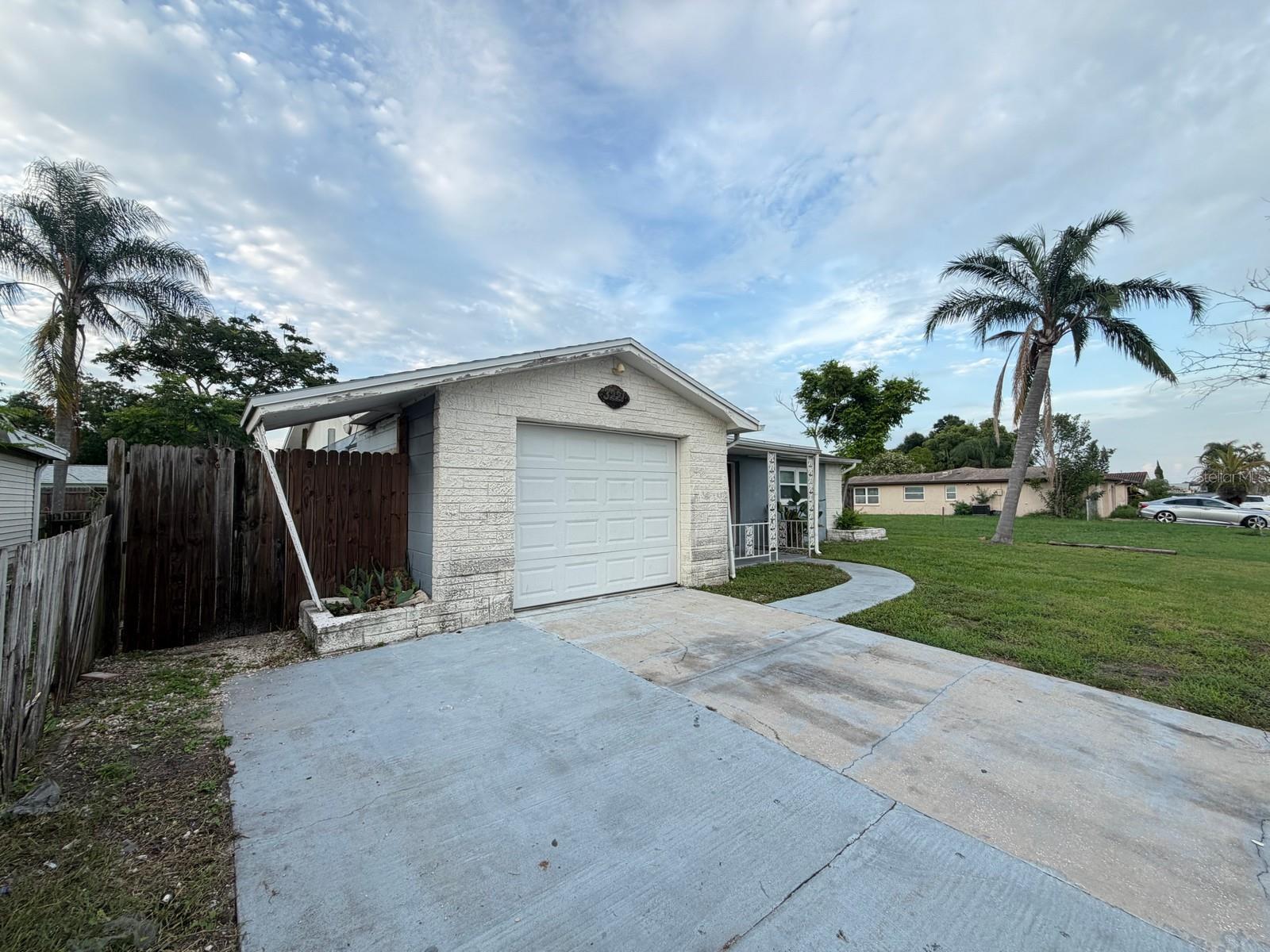 3221 ROXBURY DRIVE