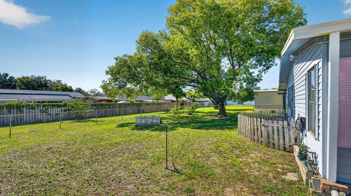 LAURELWOOD MOBILE ESTATES UNIT 01 - Residential