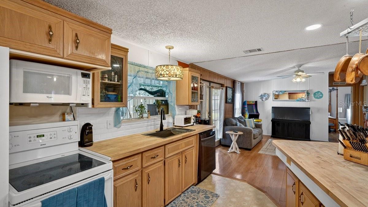 LAURELWOOD MOBILE ESTATES UNIT 01 - Residential