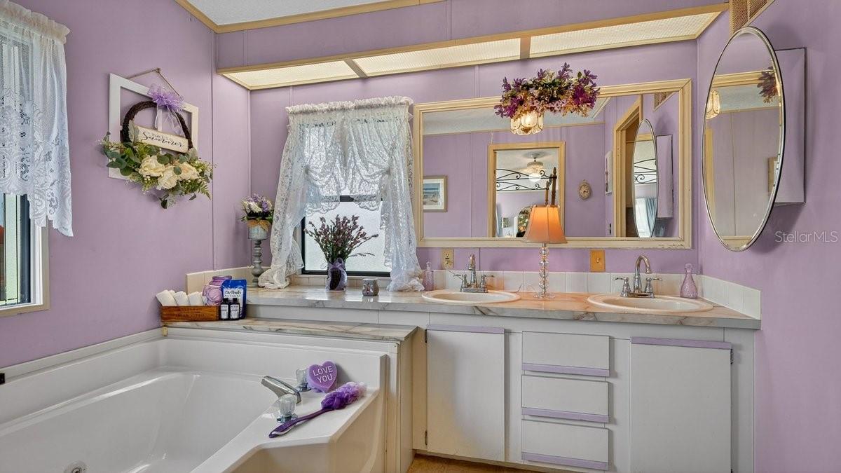 LAURELWOOD MOBILE ESTATES UNIT 01 - Residential