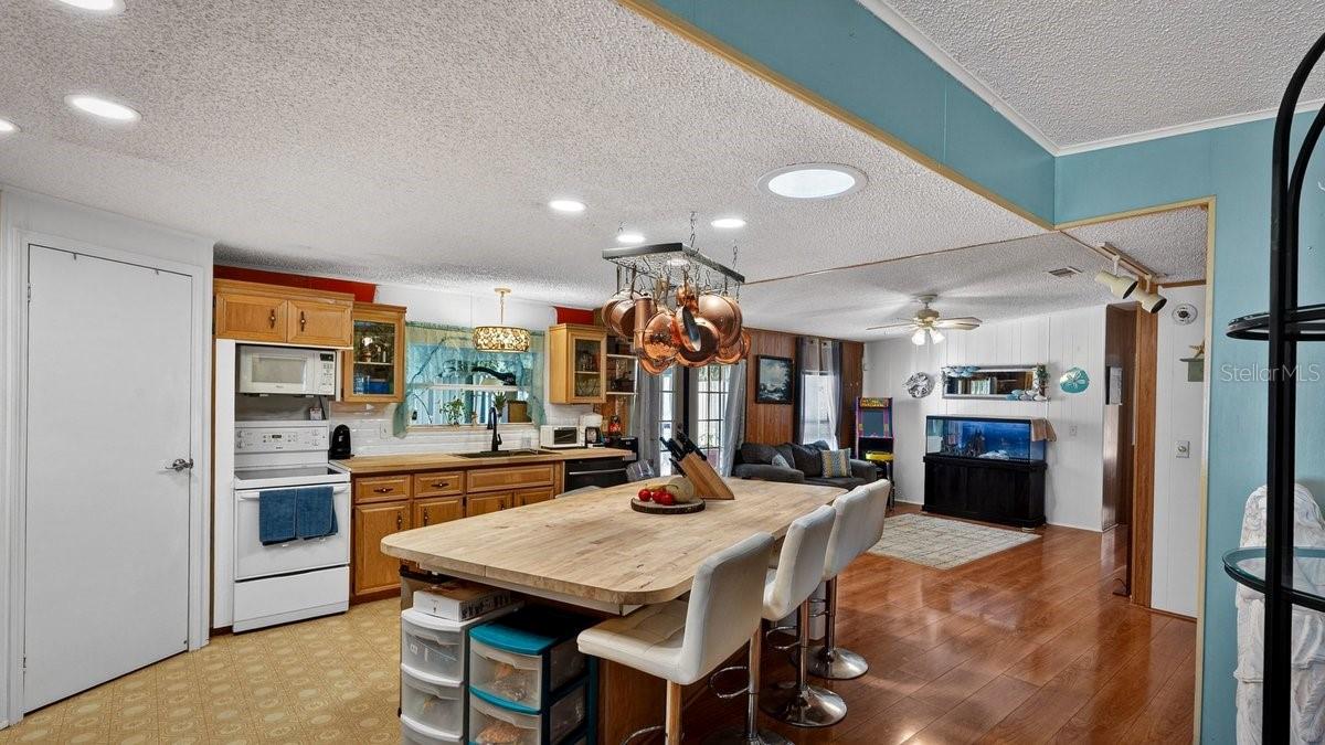 LAURELWOOD MOBILE ESTATES UNIT 01 - Residential