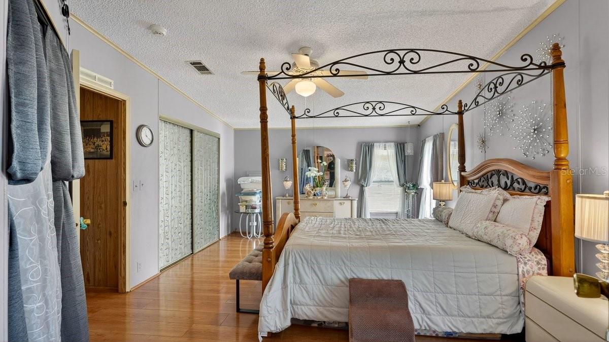 LAURELWOOD MOBILE ESTATES UNIT 01 - Residential