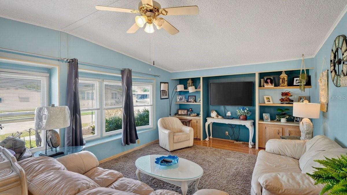 LAURELWOOD MOBILE ESTATES UNIT 01 - Residential