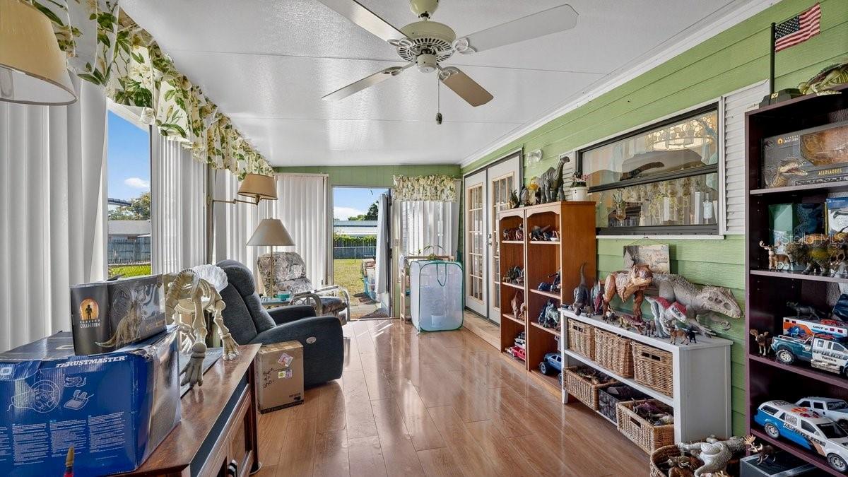 LAURELWOOD MOBILE ESTATES UNIT 01 - Residential