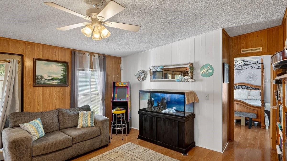 LAURELWOOD MOBILE ESTATES UNIT 01 - Residential