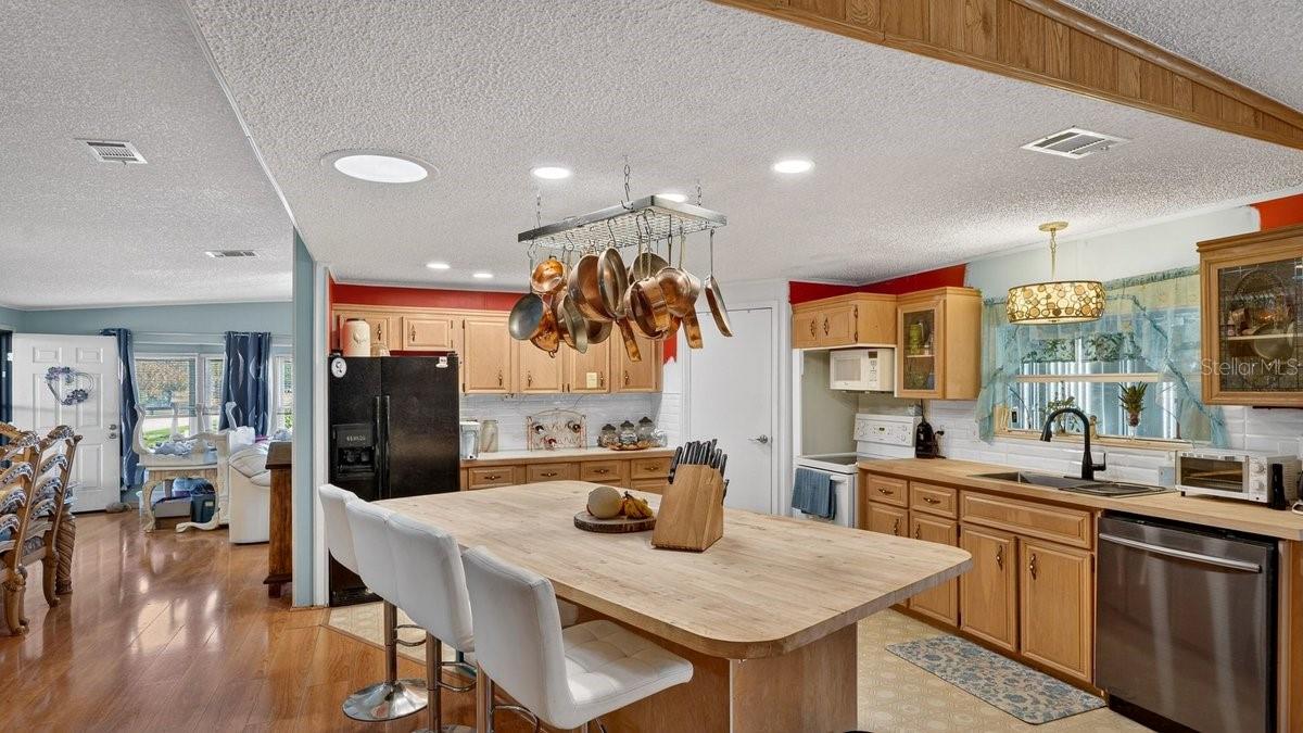 LAURELWOOD MOBILE ESTATES UNIT 01 - Residential