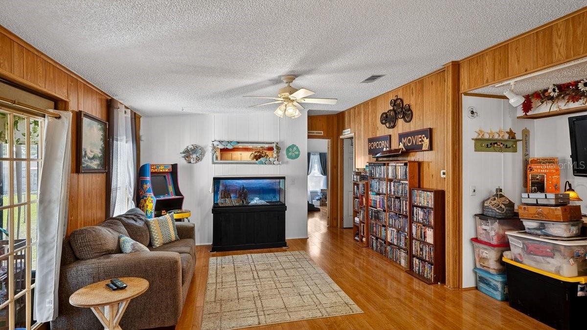 LAURELWOOD MOBILE ESTATES UNIT 01 - Residential
