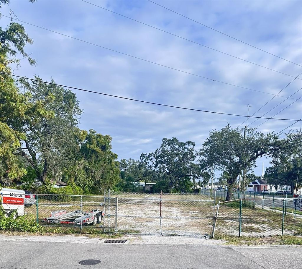 Photo of 10102 N Nebraska Avenue, Tampa, FL 33612 (MLS # TB8443296)
