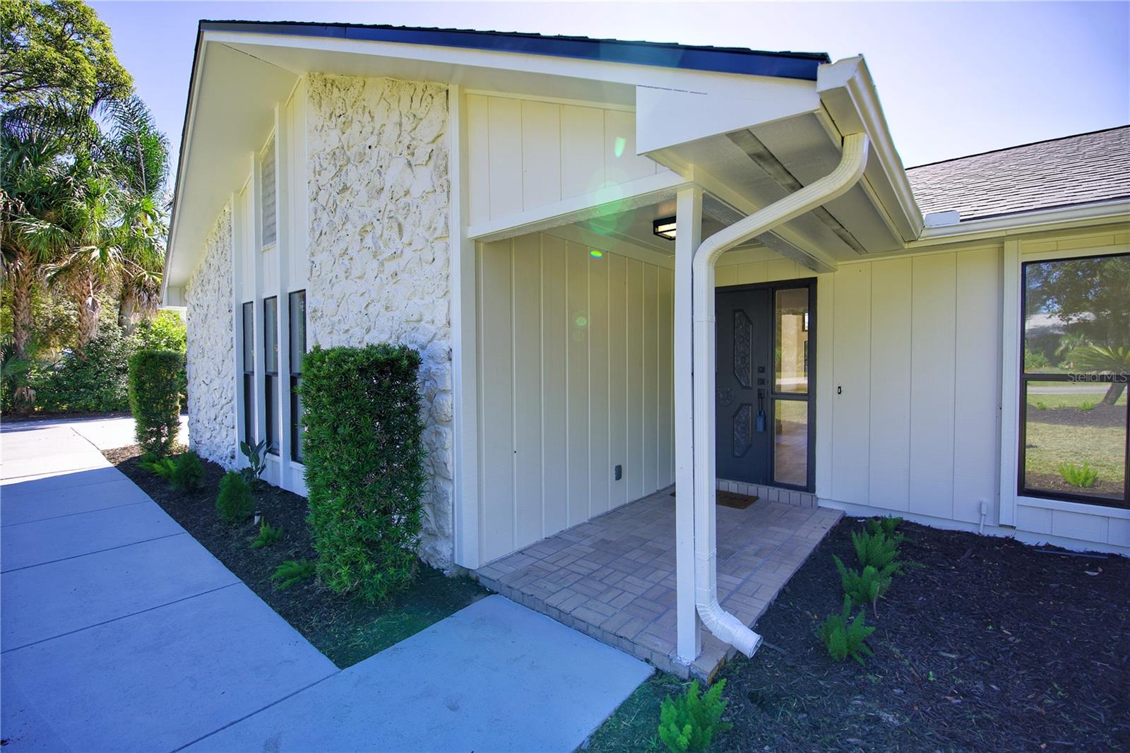 1074 CLUB HOUSE BOULEVARD