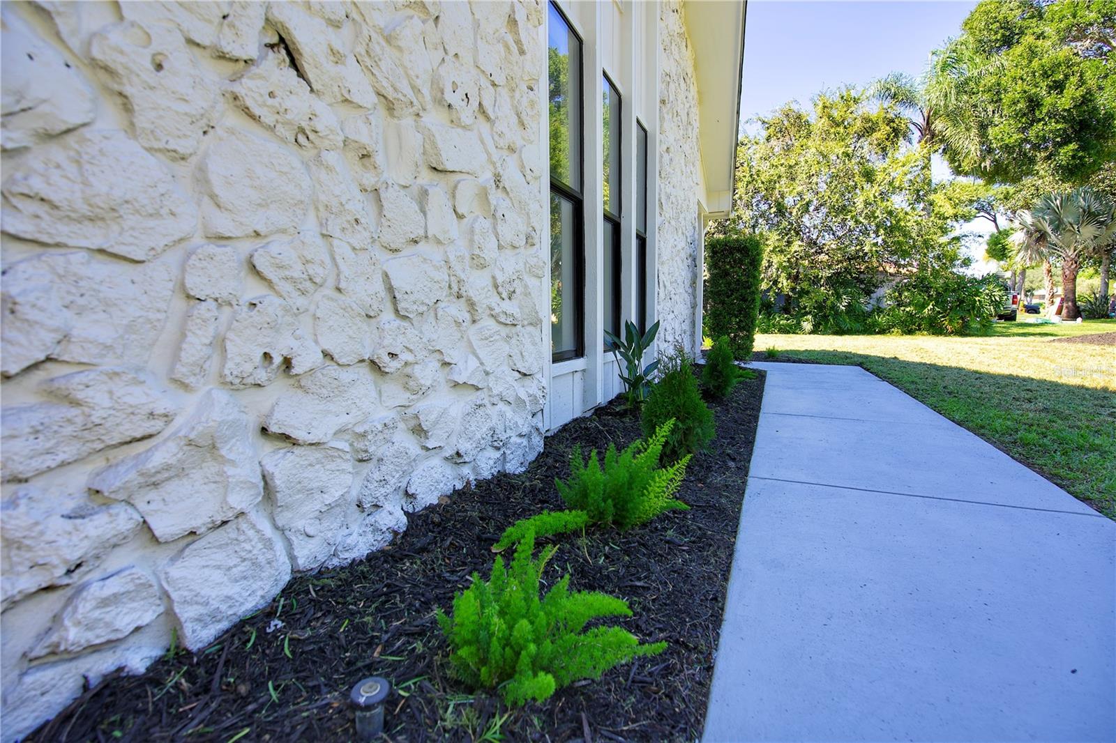 1074 CLUB HOUSE BOULEVARD