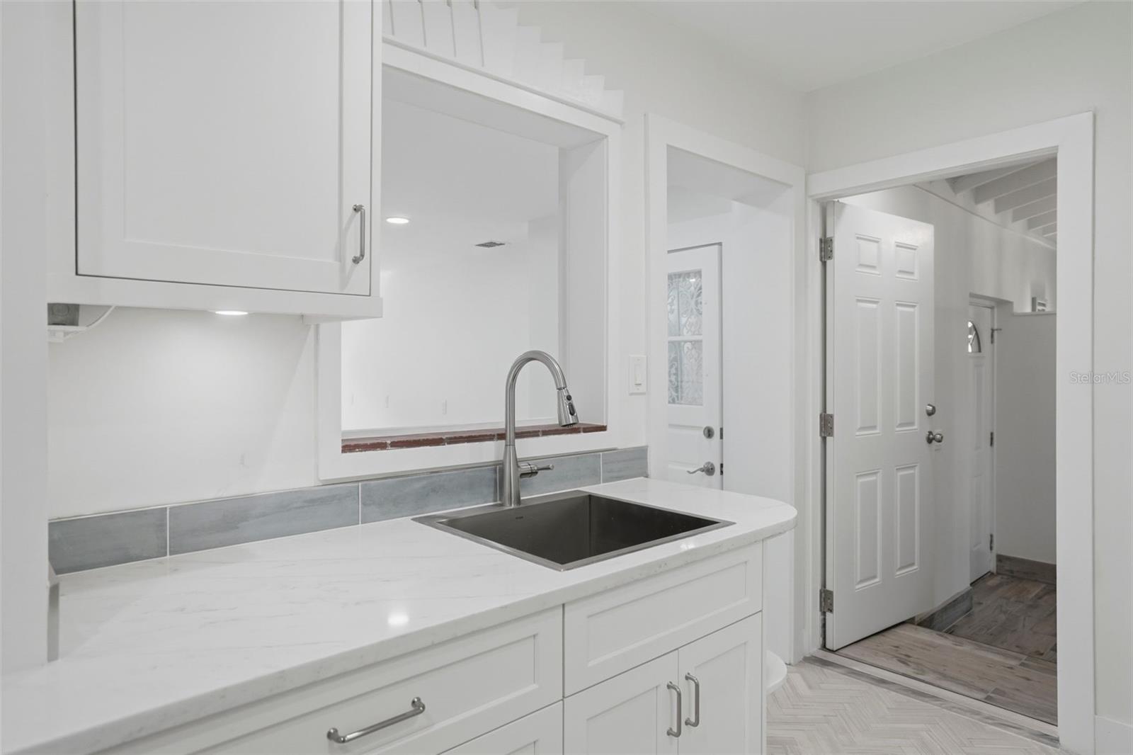 COLONIAL CORP REP - Residential