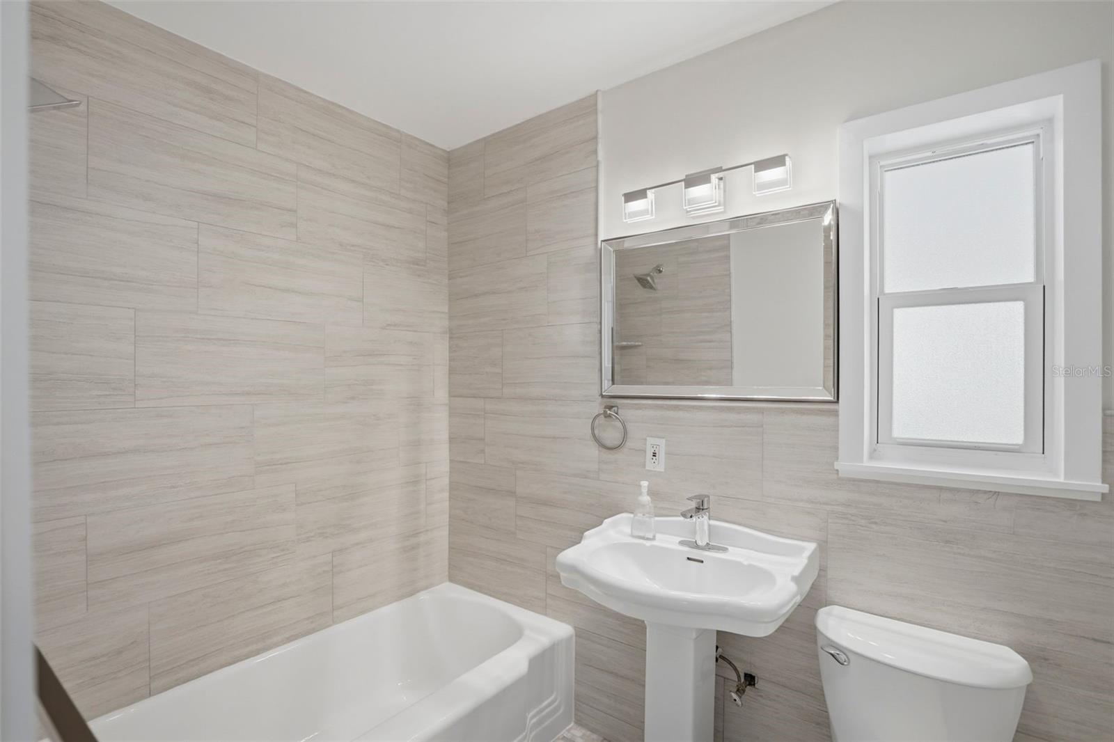 COLONIAL CORP REP - Residential