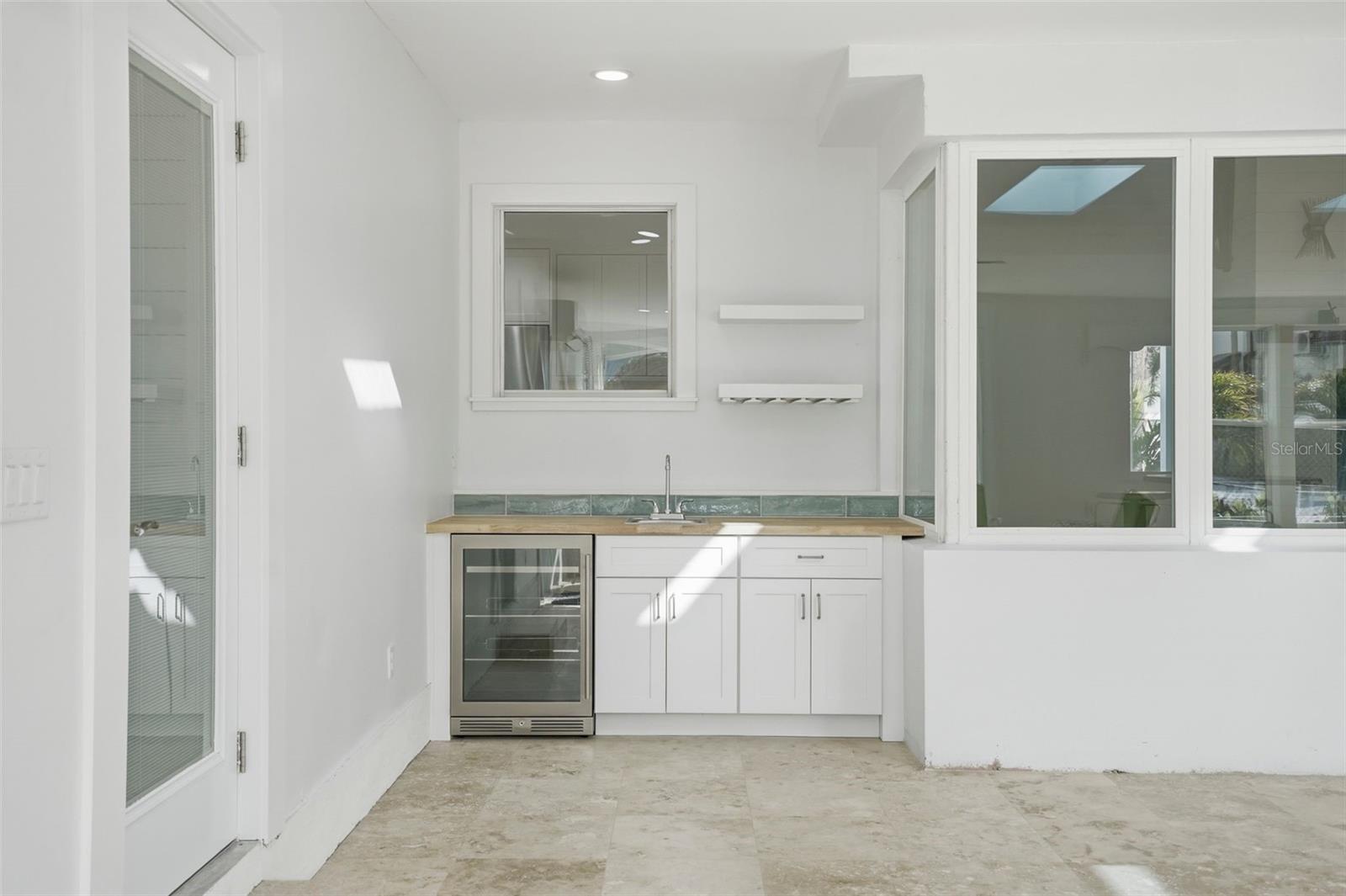 COLONIAL CORP REP - Residential