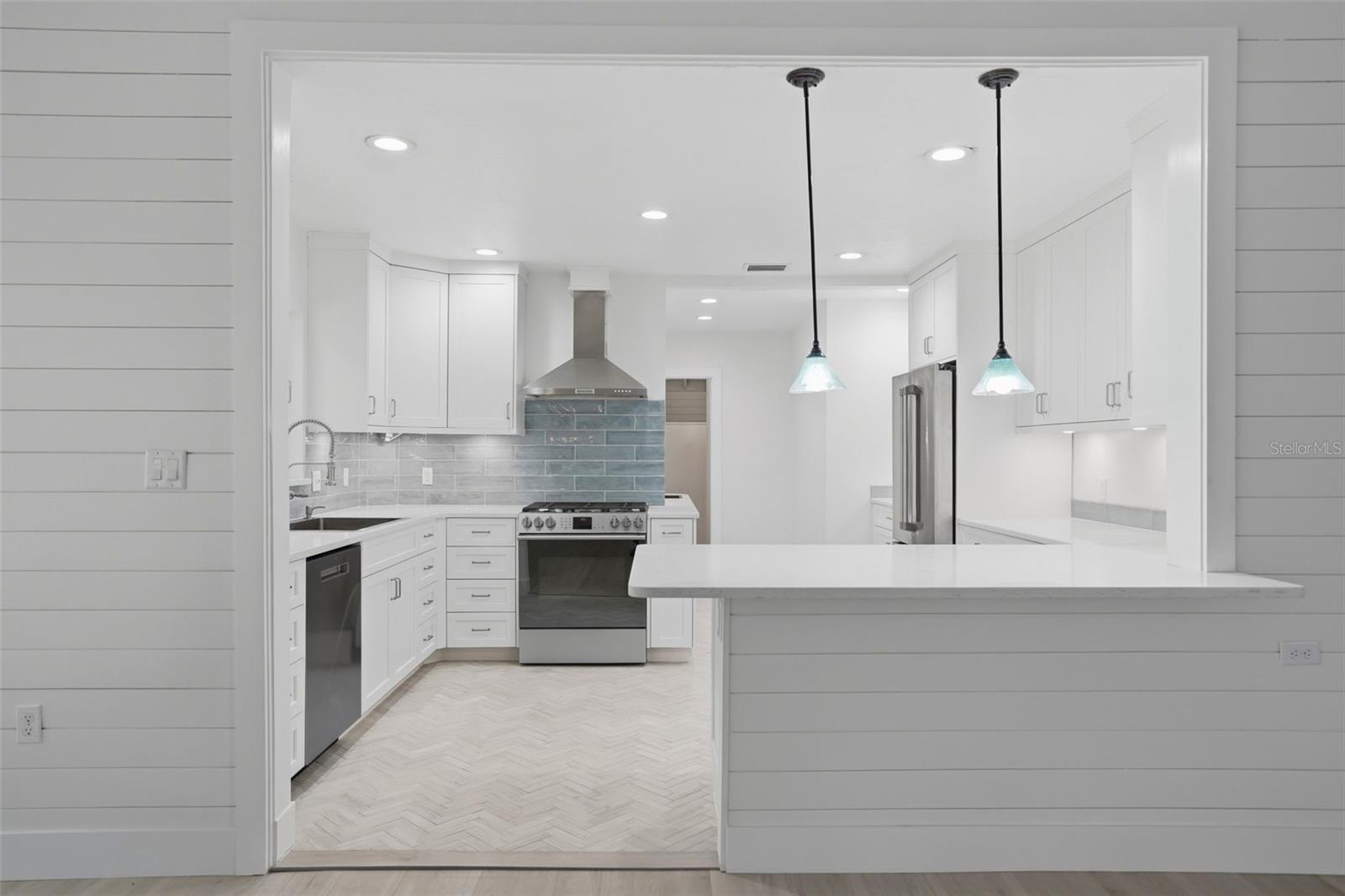 COLONIAL CORP REP - Residential