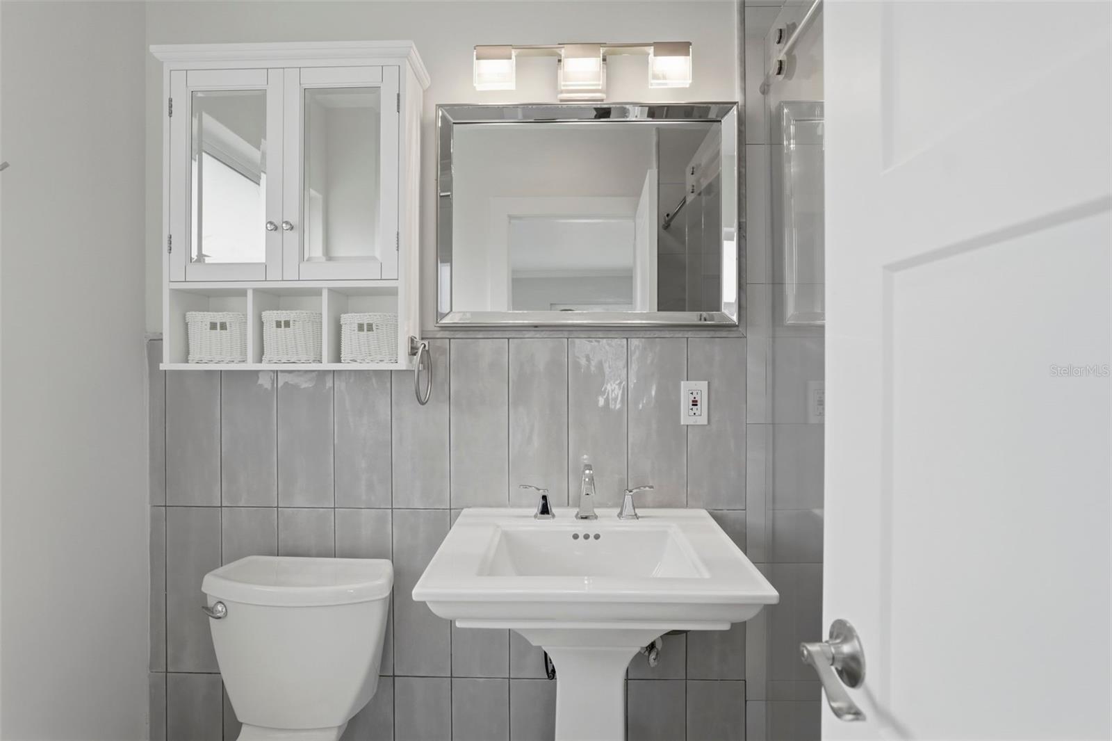 COLONIAL CORP REP - Residential