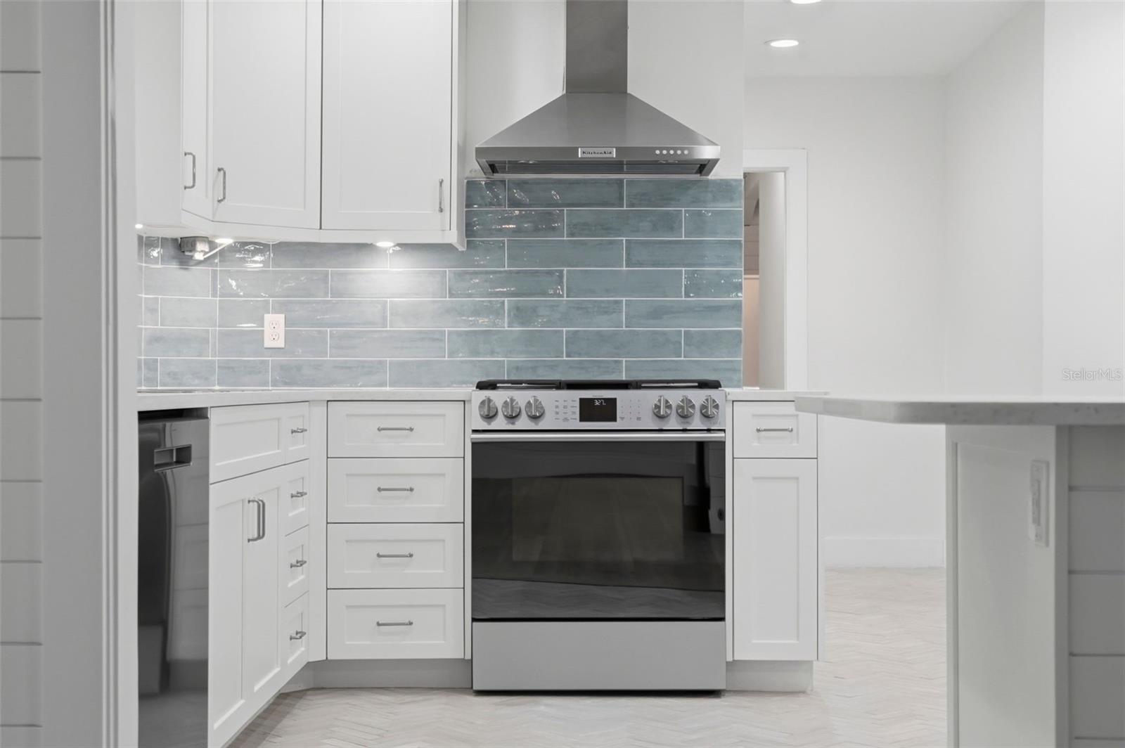 COLONIAL CORP REP - Residential