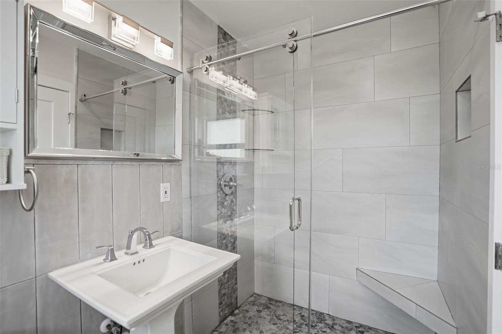 COLONIAL CORP REP - Residential