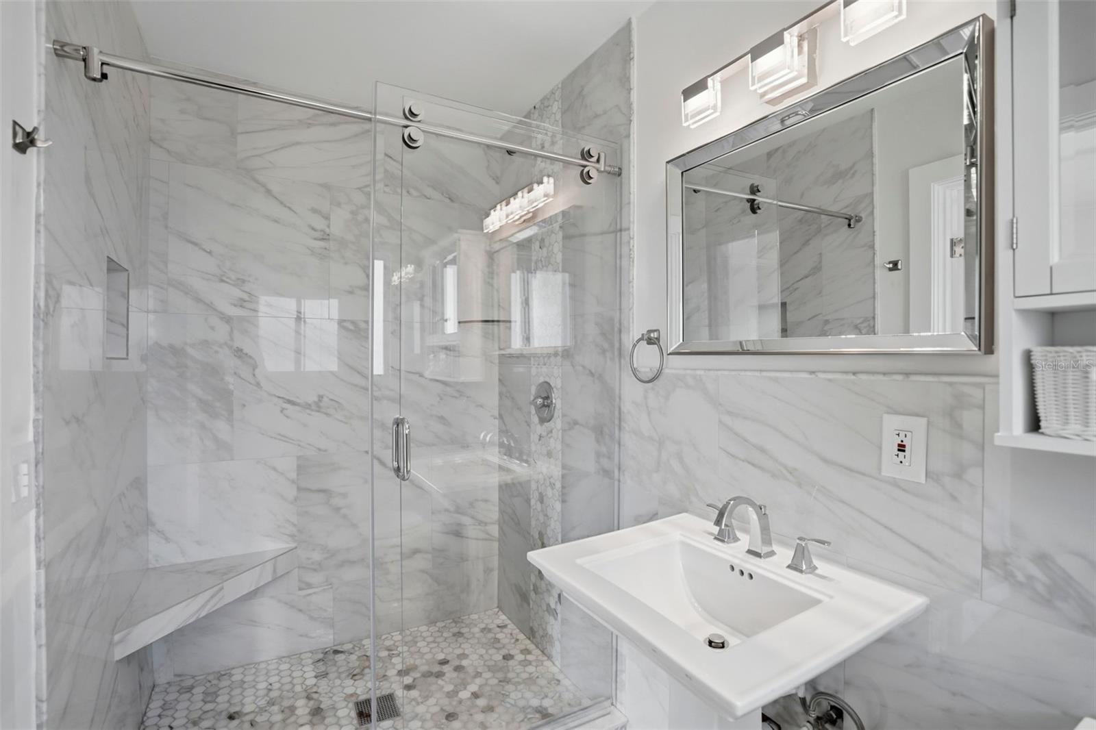 COLONIAL CORP REP - Residential