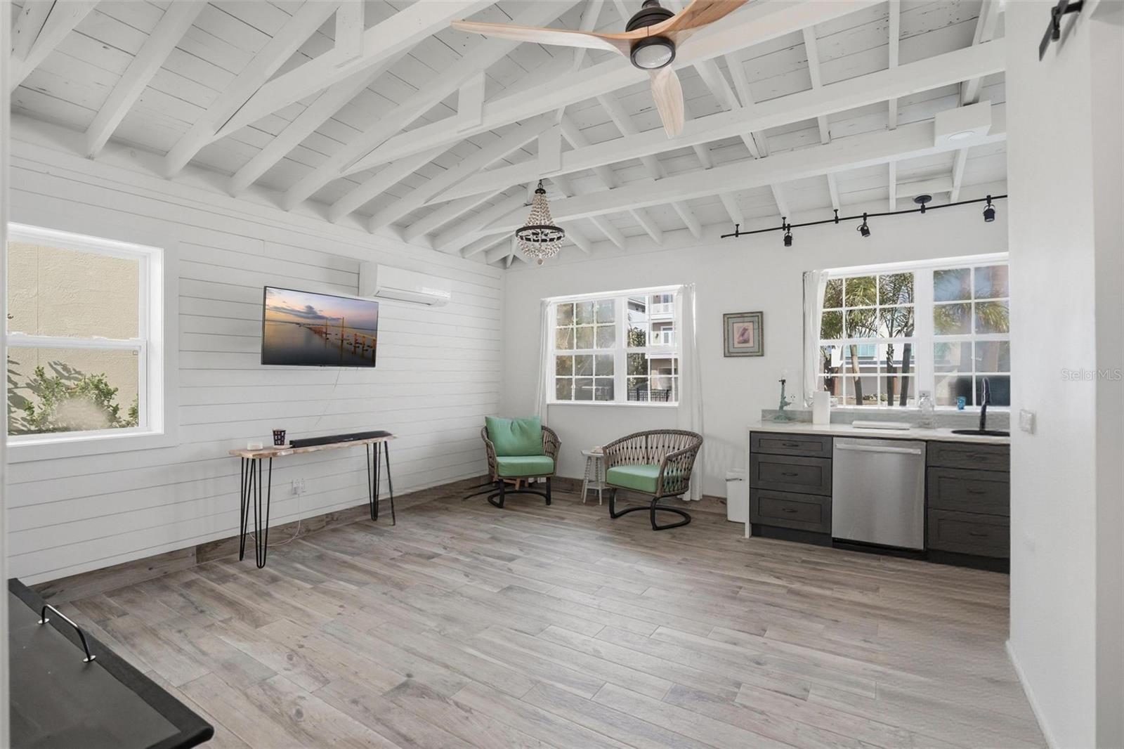 COLONIAL CORP REP - Residential