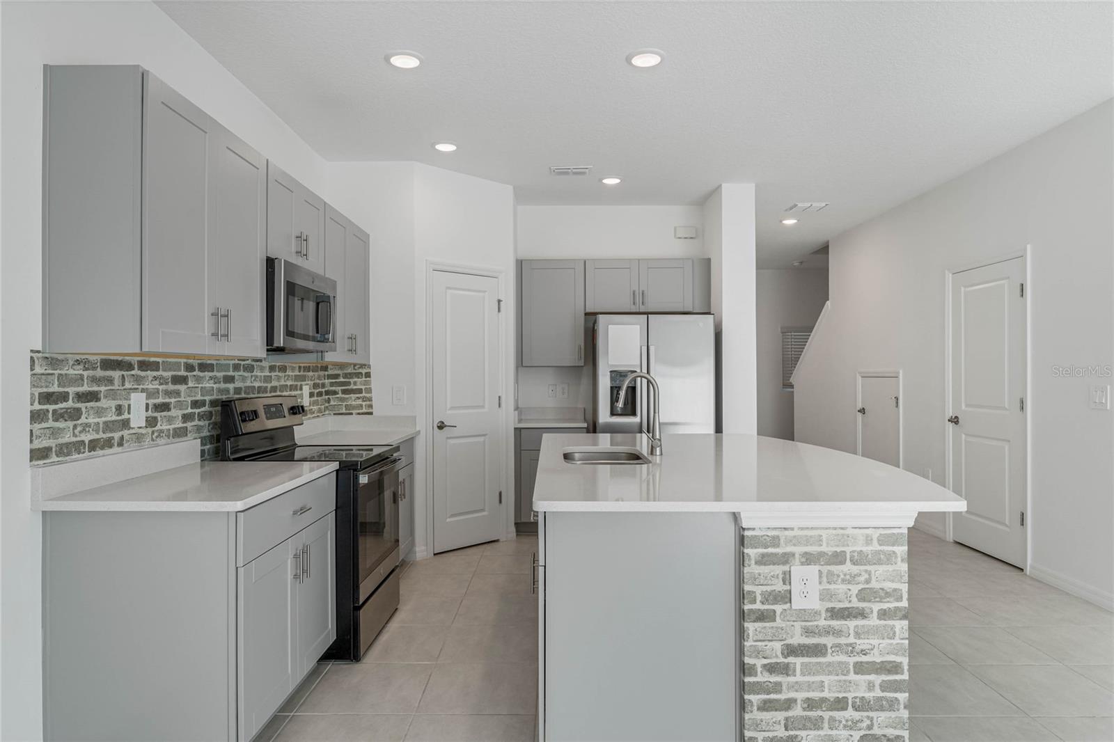 SEASONS AT BIG SKY PH 2 - Residential Lease