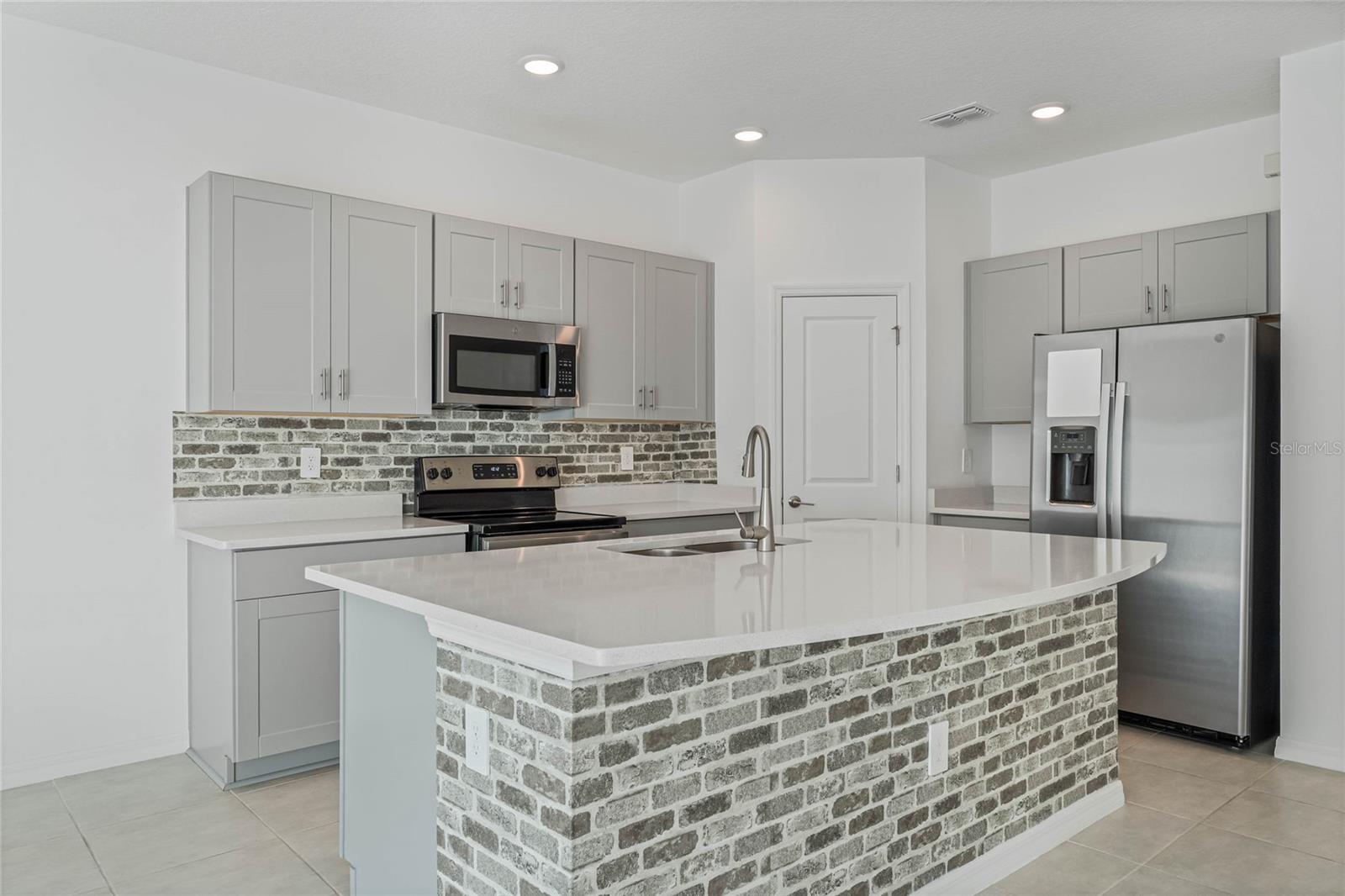 SEASONS AT BIG SKY PH 2 - Residential Lease