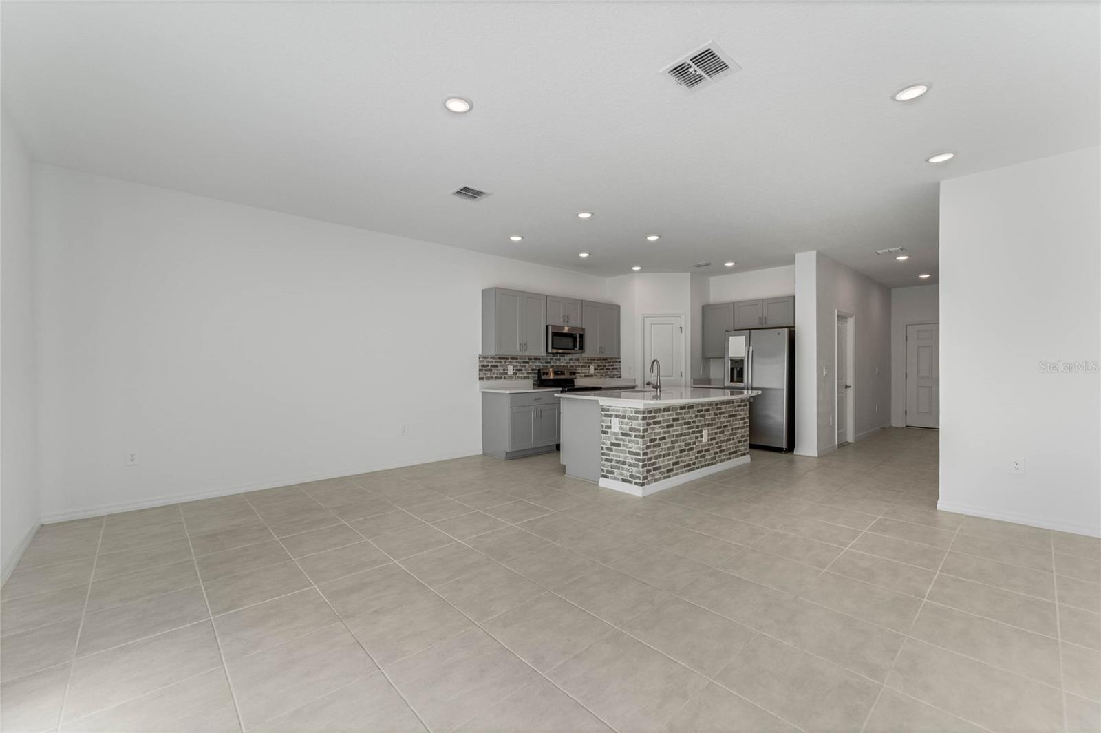 SEASONS AT BIG SKY PH 2 - Residential Lease