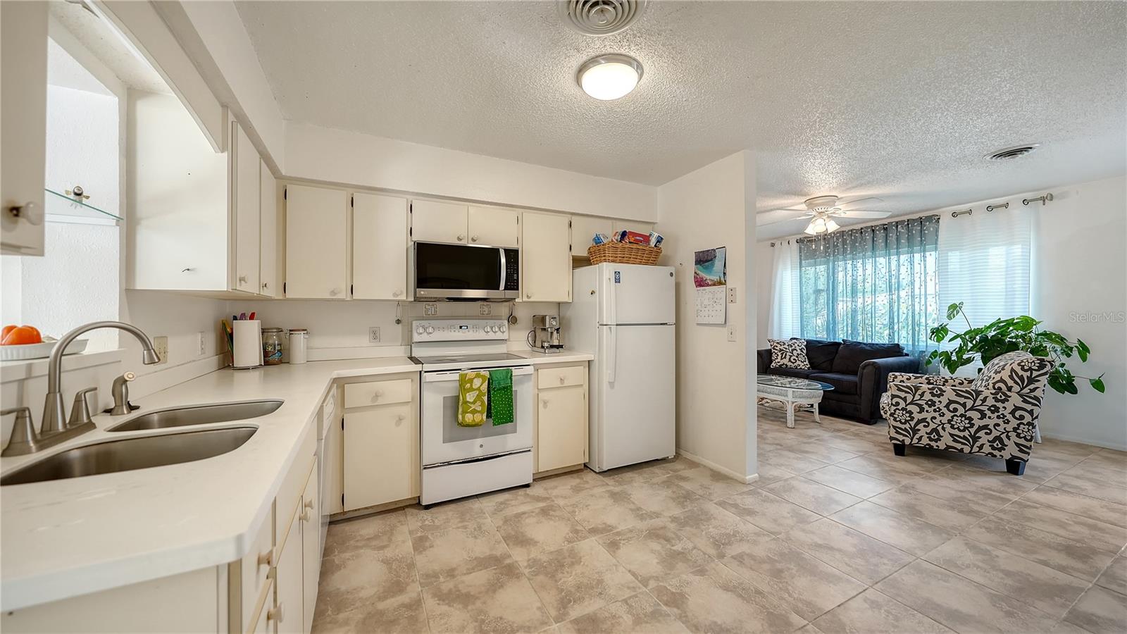 SOUTH VENICE - Residential