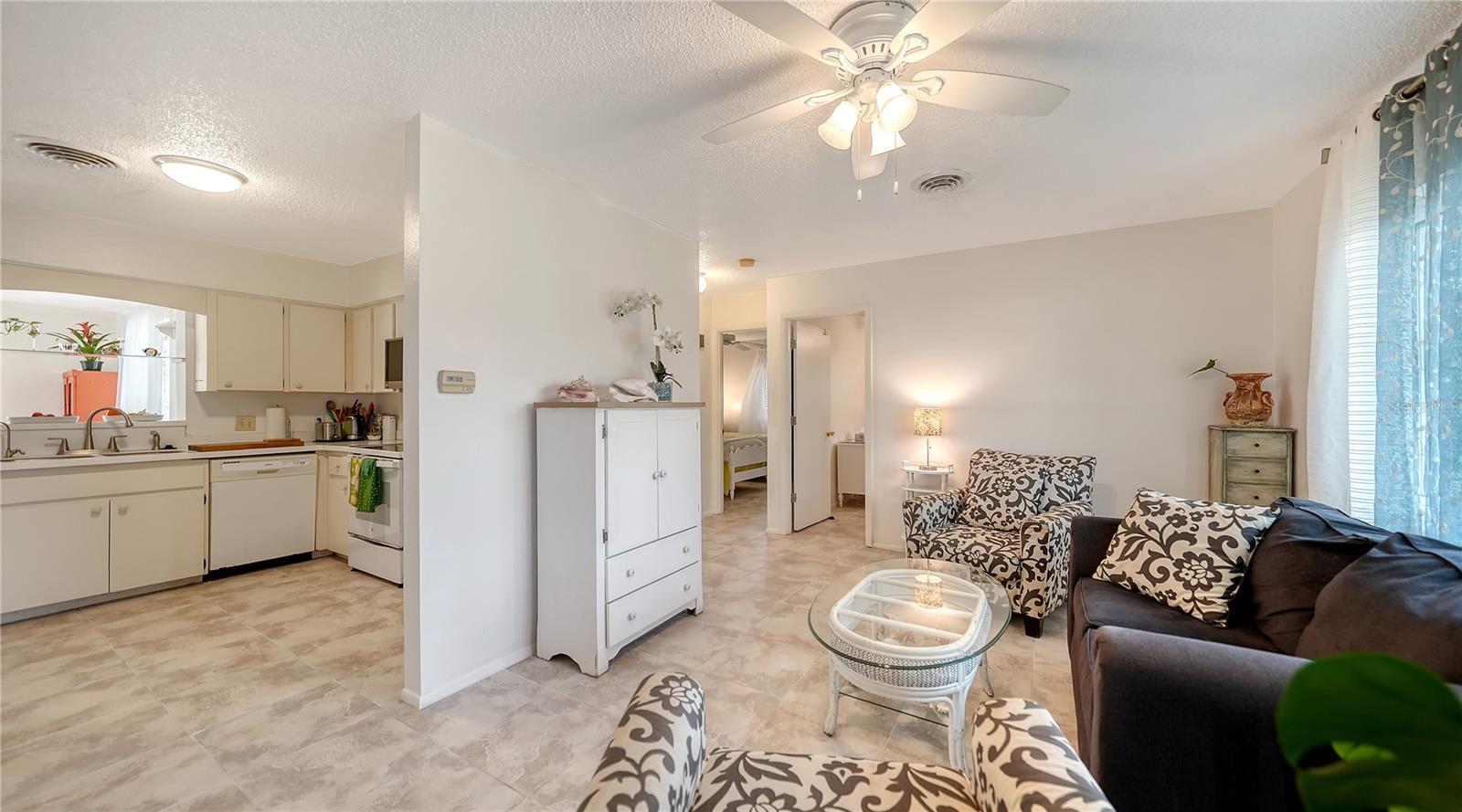 SOUTH VENICE - Residential