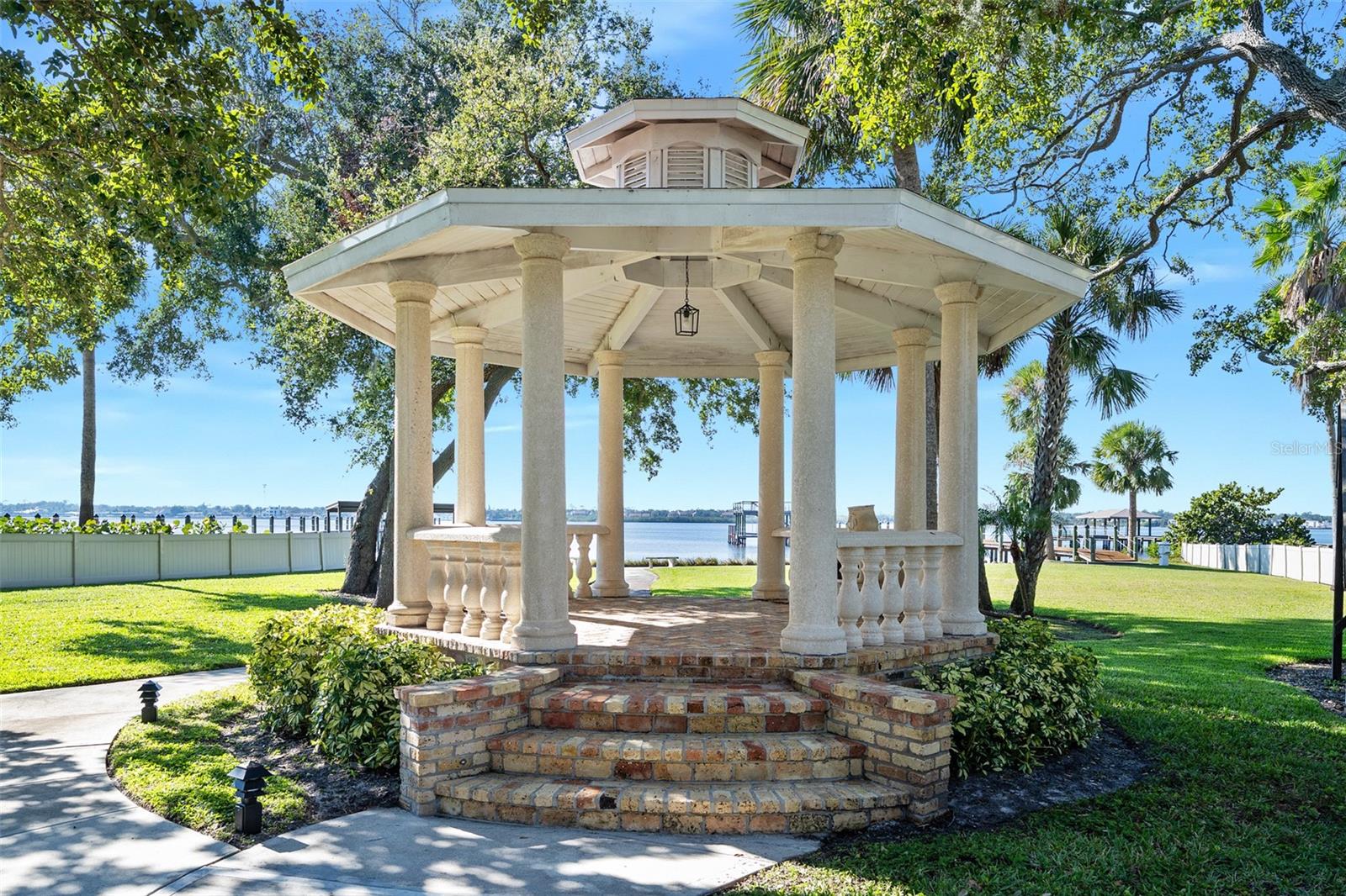 ROBBINS - Residential