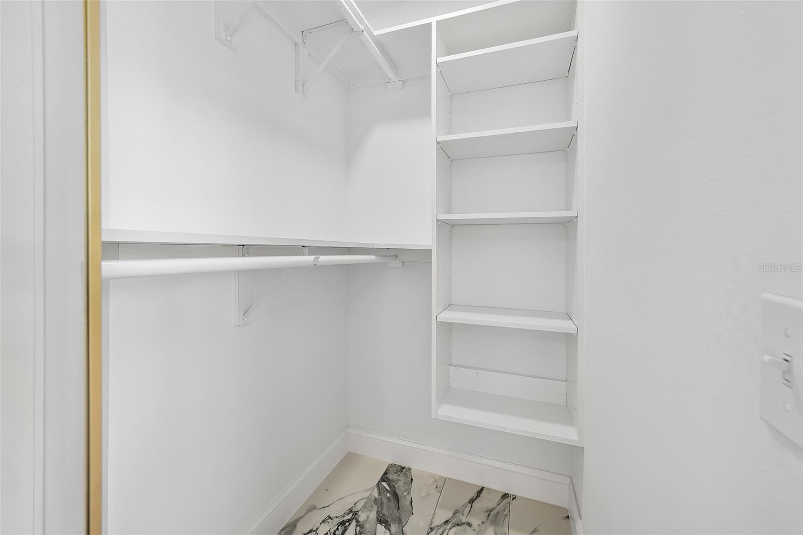 ROBBINS - Residential