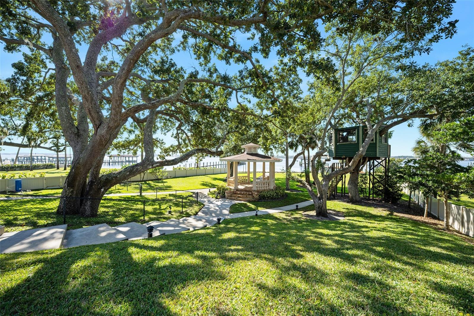 ROBBINS - Residential