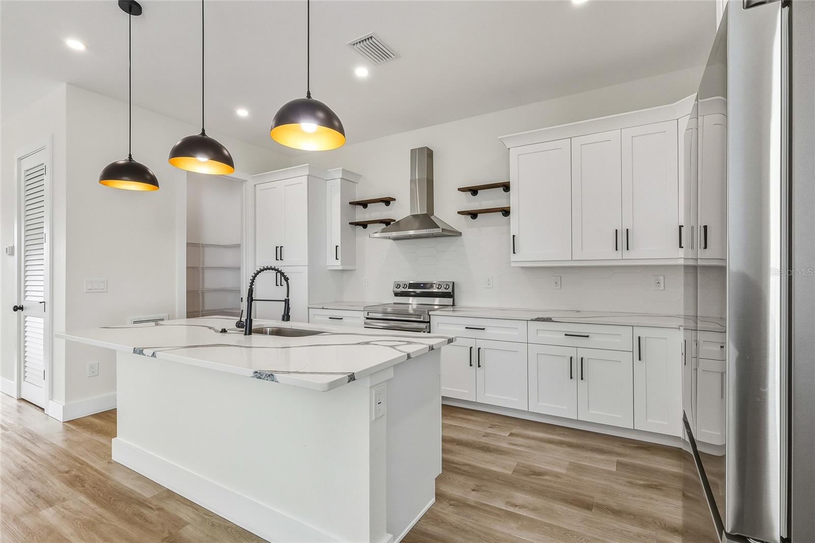 WILLOW TERRACE TWNHMS 8 - Residential