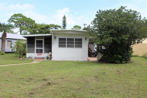 A home in PORT ORANGE