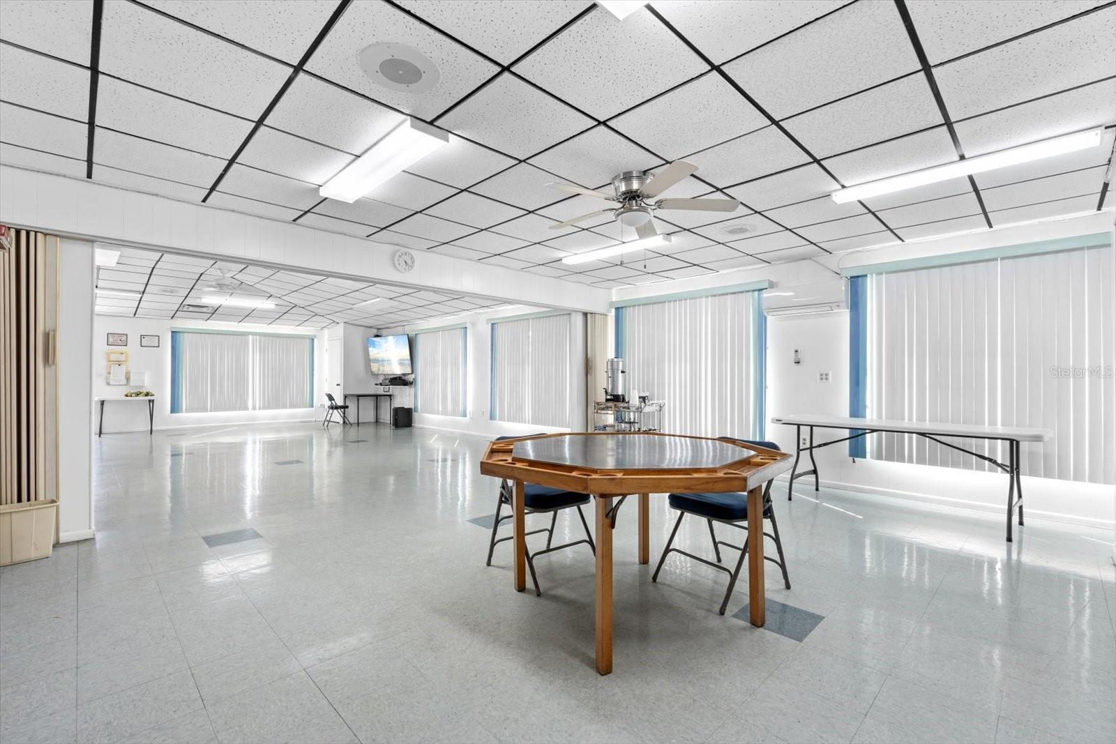 PARKWAY VILLAS CONDO UN 6 - Residential