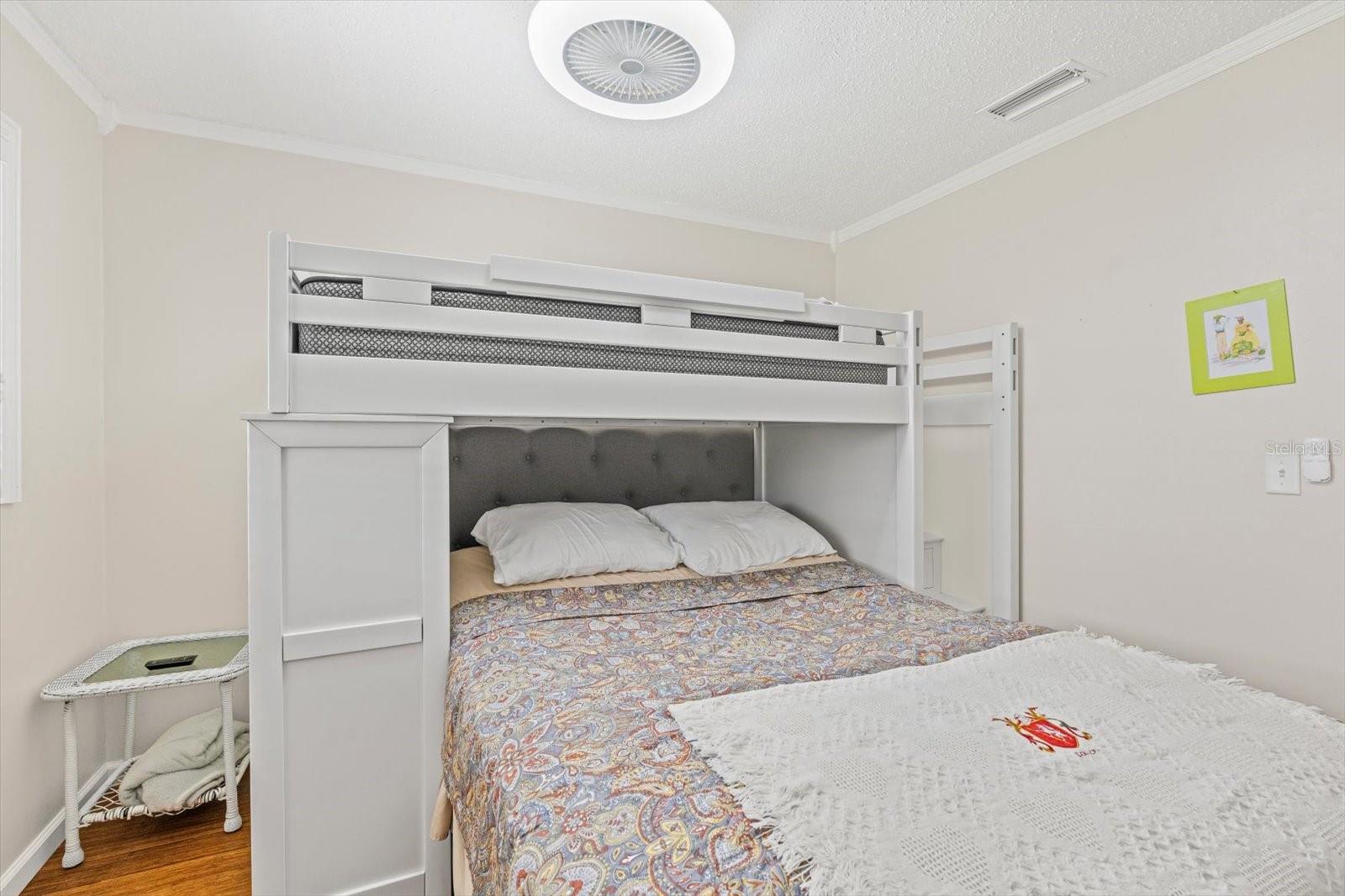 PARKWAY VILLAS CONDO UN 6 - Residential