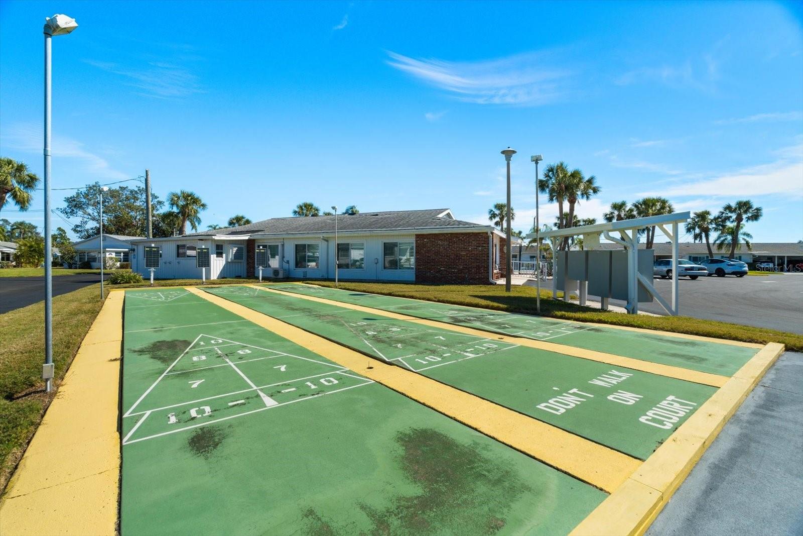 PARKWAY VILLAS CONDO UN 6 - Residential