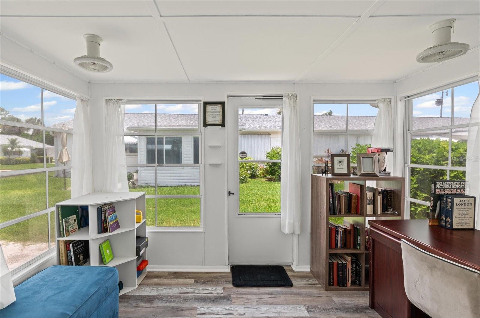 PARKWAY VILLAS CONDO UN 6 - Residential