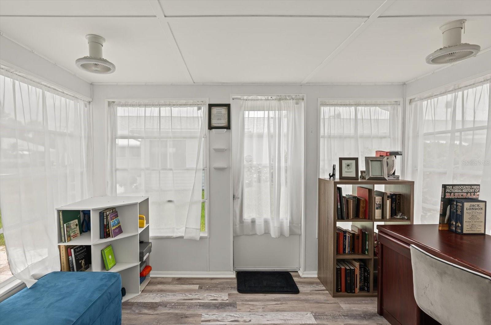 PARKWAY VILLAS CONDO UN 6 - Residential