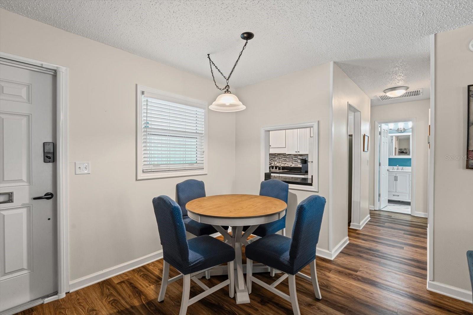 PARKWAY VILLAS CONDO UN 6 - Residential