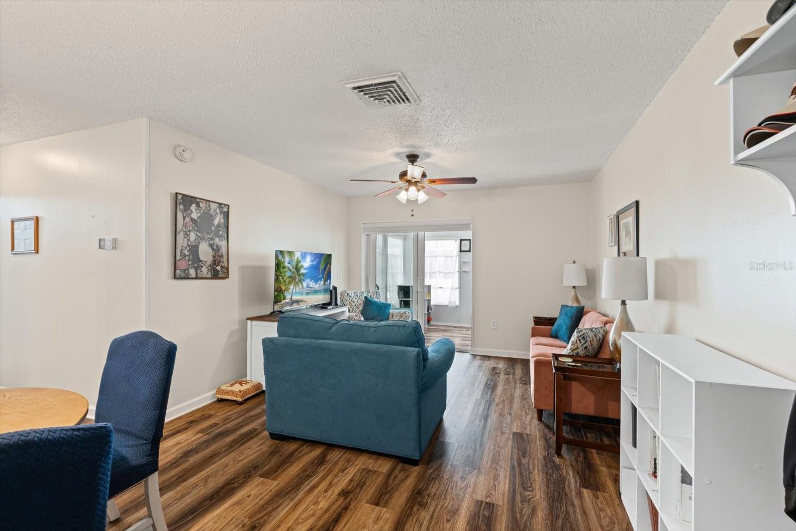 PARKWAY VILLAS CONDO UN 6 - Residential