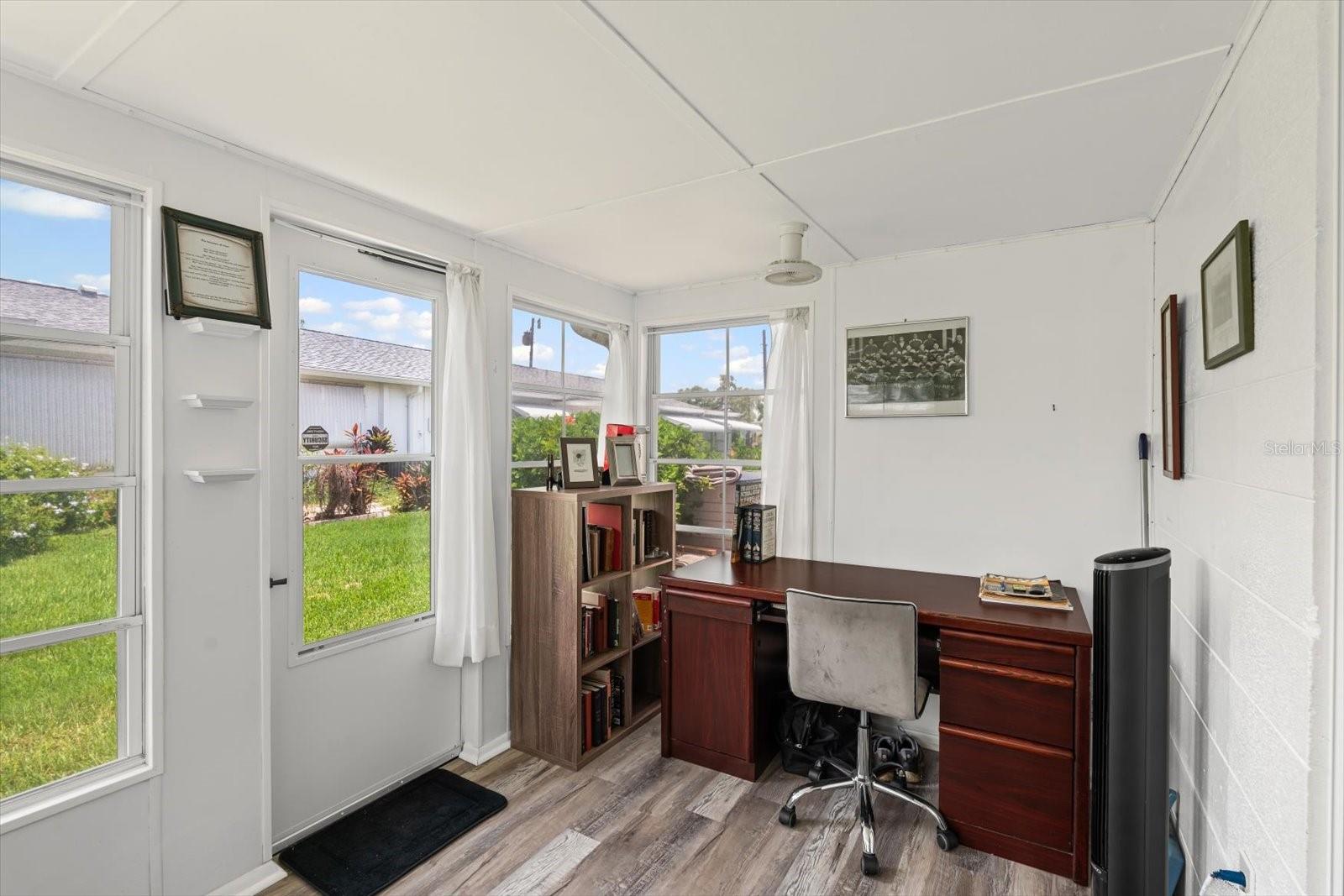 PARKWAY VILLAS CONDO UN 6 - Residential