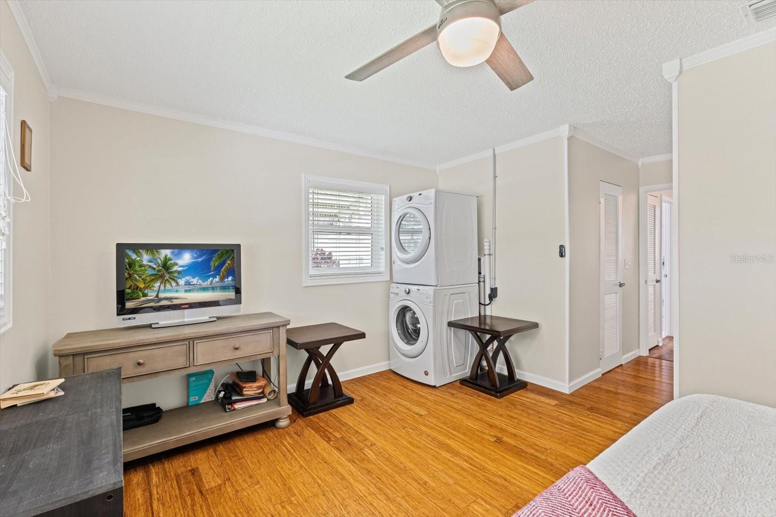 PARKWAY VILLAS CONDO UN 6 - Residential