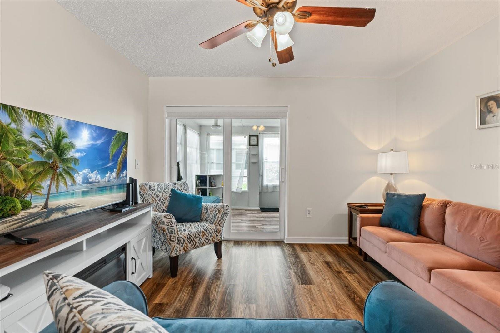 PARKWAY VILLAS CONDO UN 6 - Residential