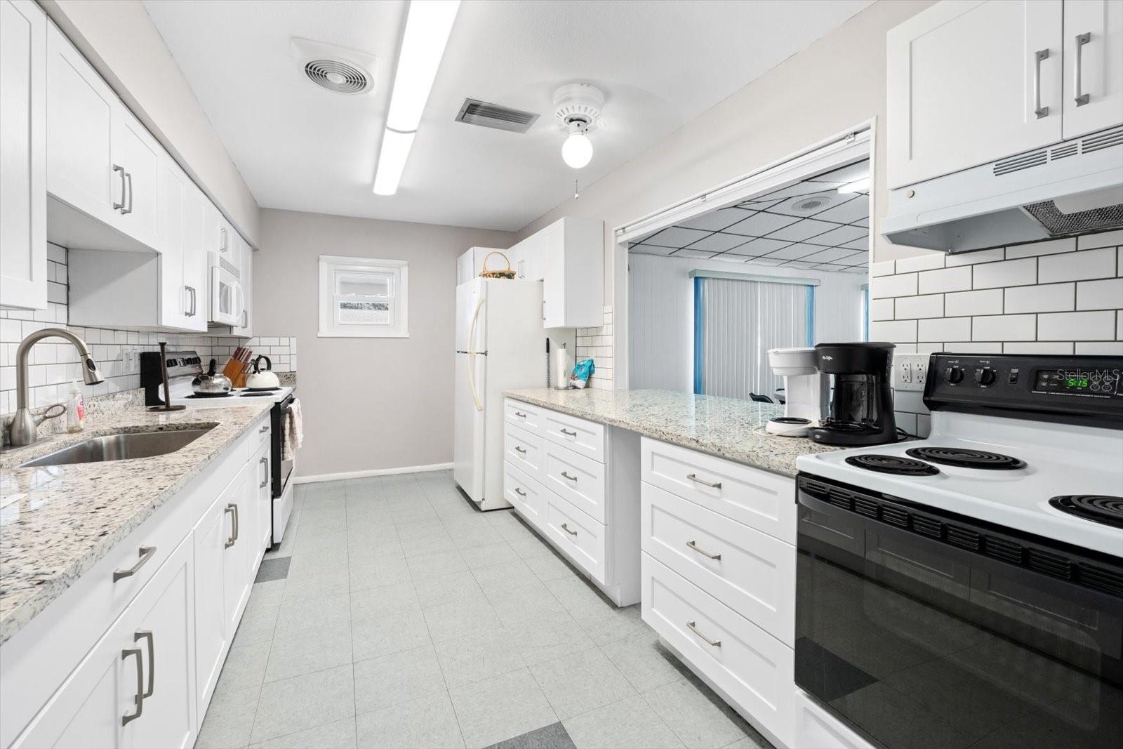 PARKWAY VILLAS CONDO UN 6 - Residential