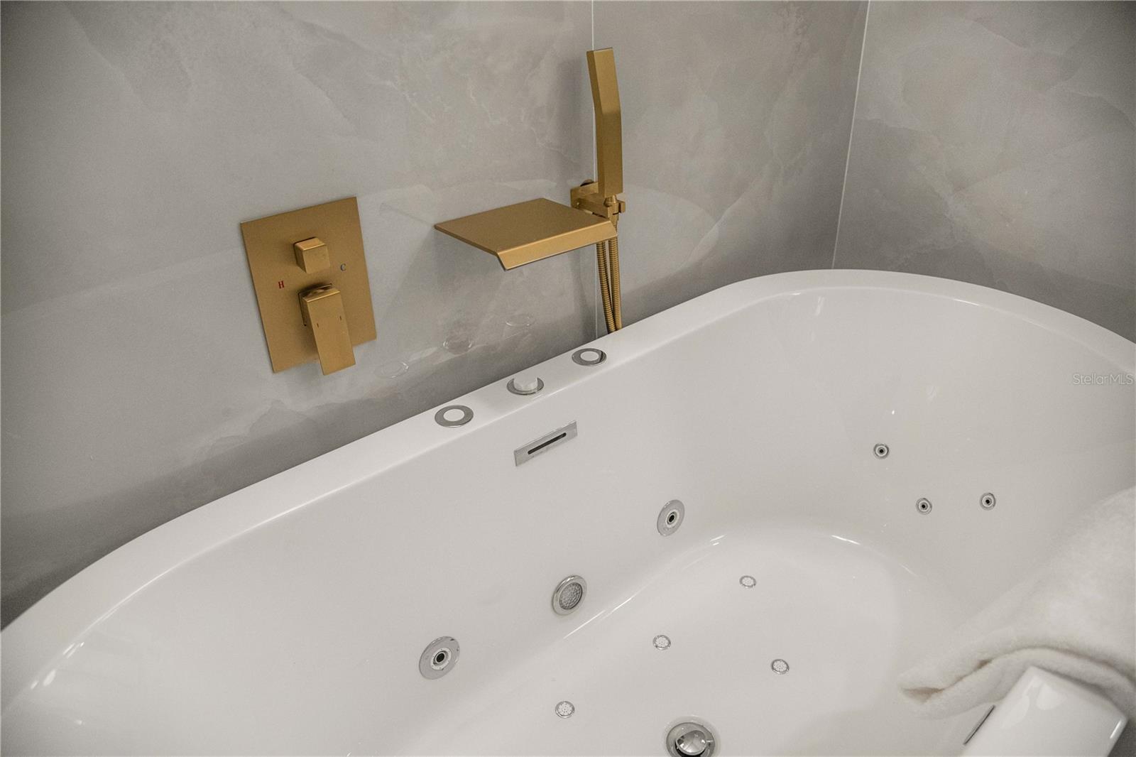 MAC FARLANE PARK - Residential