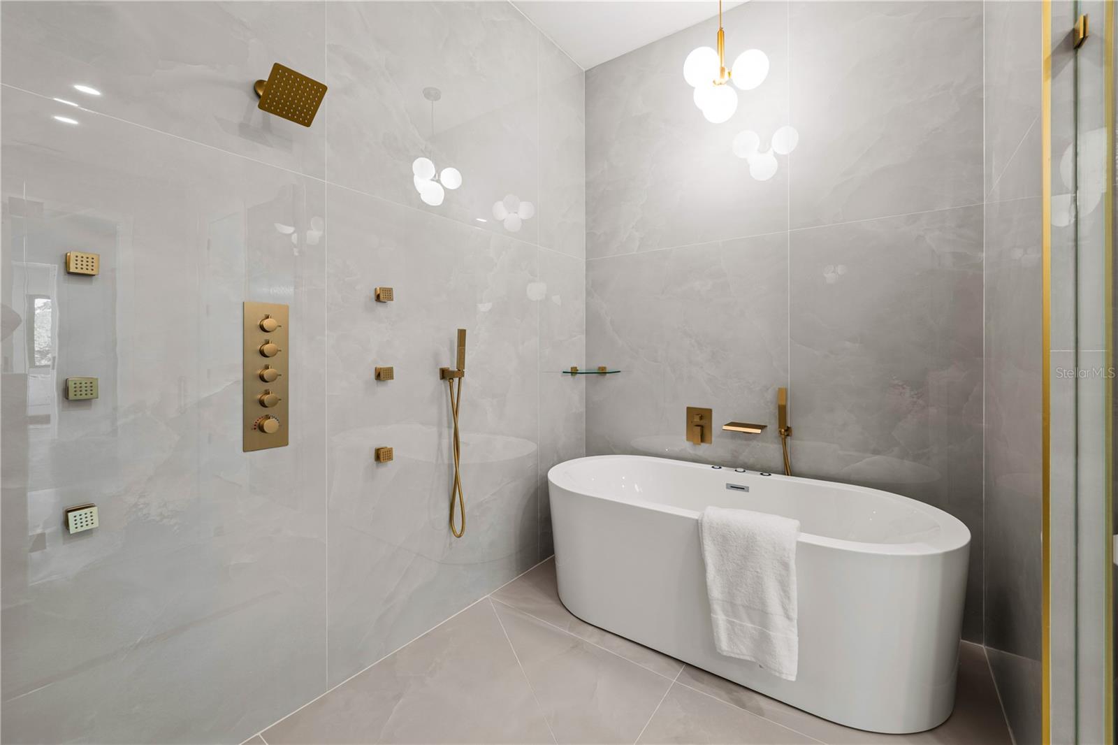 MAC FARLANE PARK - Residential